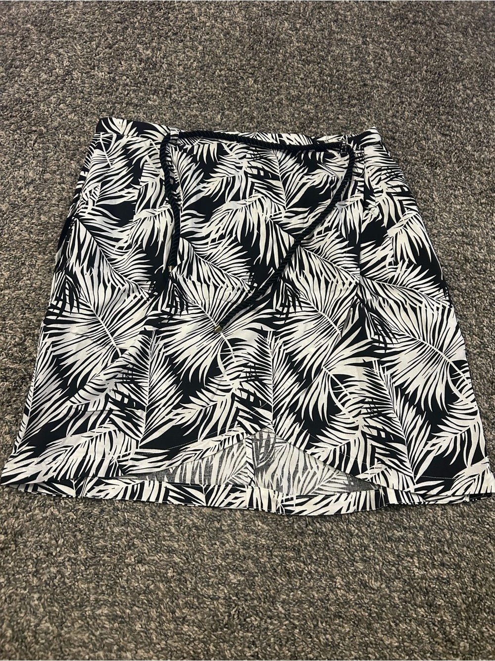 H&M Black and White Tropical Tie-Waist Mini Skirt